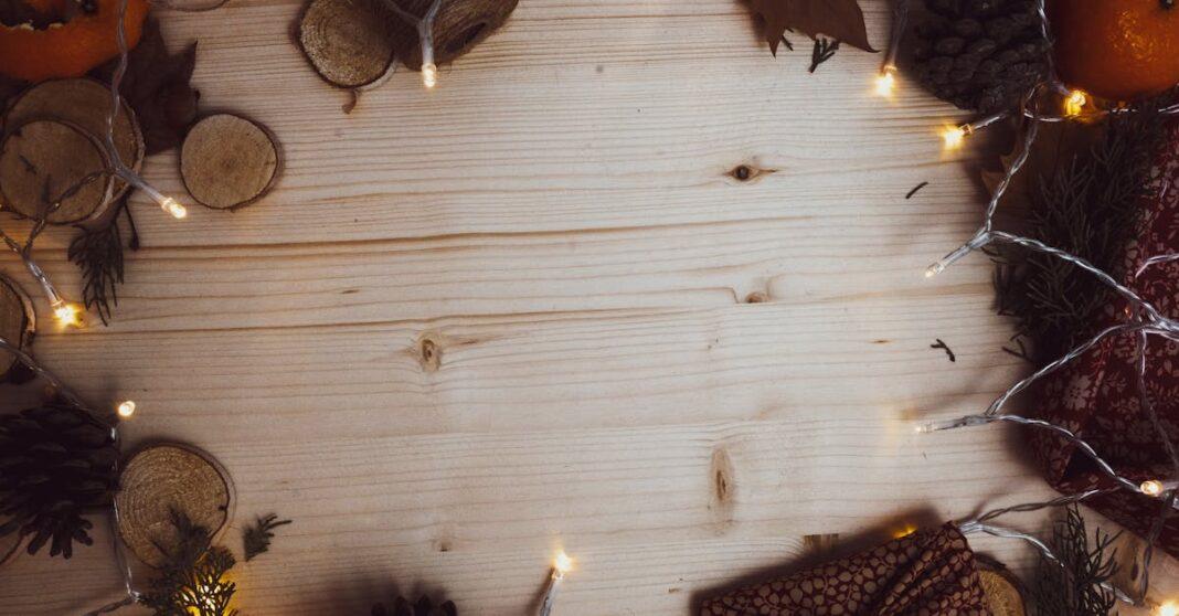 découvrez notre sélection de centres de table de noël pour apporter une touche festive à votre décoration. éveillez l'esprit des fêtes avec des arrangements élégants et créatifs qui illumineront vos repas en famille et entre amis.