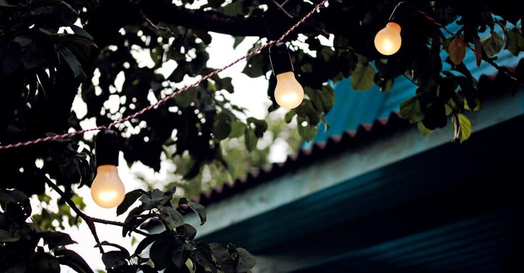 découvrez l'art de créer une ambiance extérieure chaleureuse et invitante avec des conseils et des astuces sur la décoration, l'éclairage et l'aménagement de votre espace extérieur. transformez vos soirées sous les étoiles en un moment inoubliable.