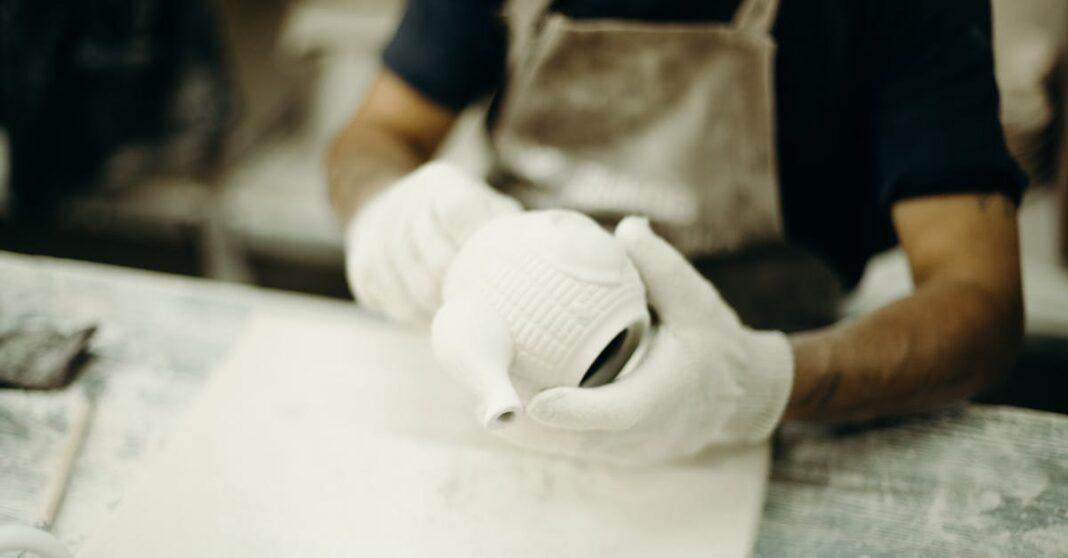 découvrez tout sur le 'white mold', un champignon nuisible qui affecte diverses cultures. apprenez comment l'identifier, les méthodes de prévention et les traitements pour protéger vos plantes des ravages de cette moisissure. informez-vous sur les impacts sur l'agriculture et les meilleures pratiques d'entretien.