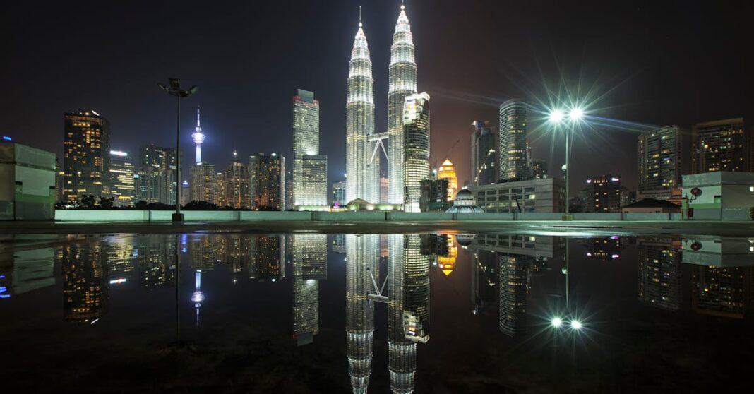 découvrez notre rooftop, un espace unique alliant confort, ambiance et vues imprenables. profitez d'un moment de détente en plein air, que ce soit pour un apéritif entre amis ou un dîner romantique sous les étoiles.