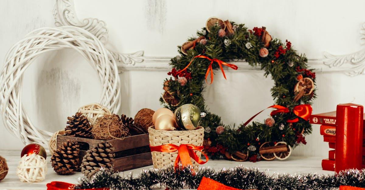 découvrez une variété d'ornements et de décorations de noël pour embellir votre intérieur et créer une ambiance festive. des guirlandes scintillantes aux sapins décorés, trouvez l'inspiration pour célébrer noël avec style et magie.