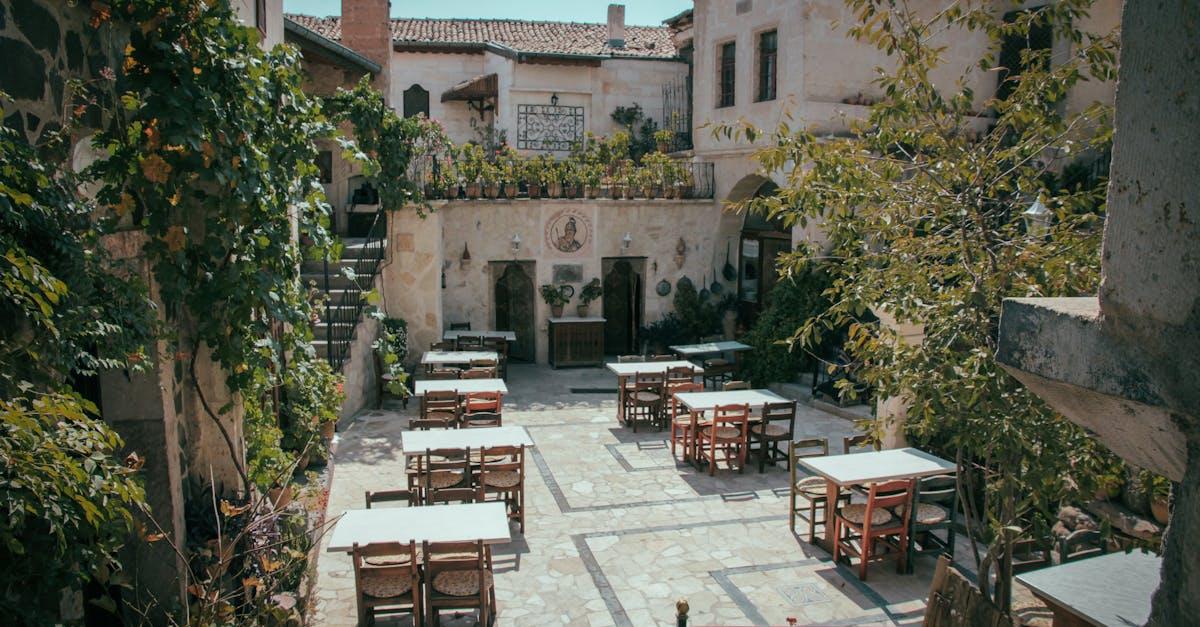 découvrez l'élégance et le confort de courtyard, l'endroit idéal pour vos séjours professionnels ou de loisirs. profitez de chambres modernes, d'espaces de travail adaptés et d'un service chaleureux dans une atmosphère accueillante.