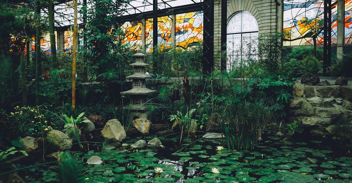 découvrez l'univers des serres : tout ce que vous devez savoir sur la culture en milieu protégé, les avantages des serres pour vos plantes, ainsi que des conseils pratiques pour optimiser votre jardinage.