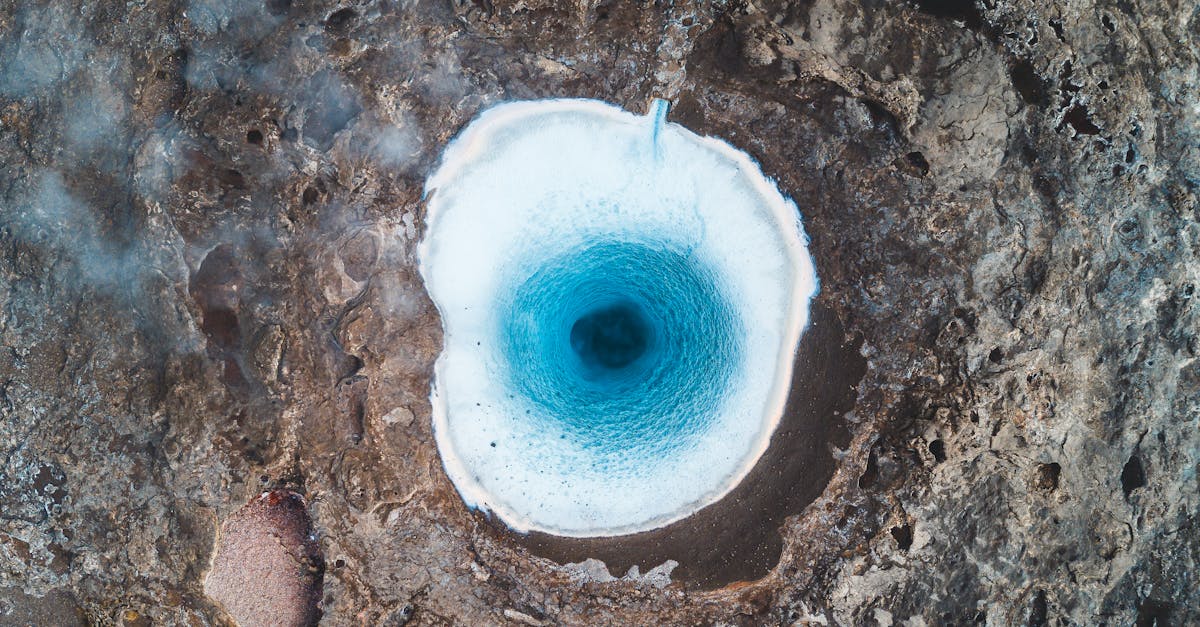 découvrez l'harmonie de la nature avec notre piscine naturelle, un oasis de relaxation et de bien-être au cœur de l'environnement. profitez d'une baignade rafraîchissante et écologique, entouré de plantes et de biodiversité.