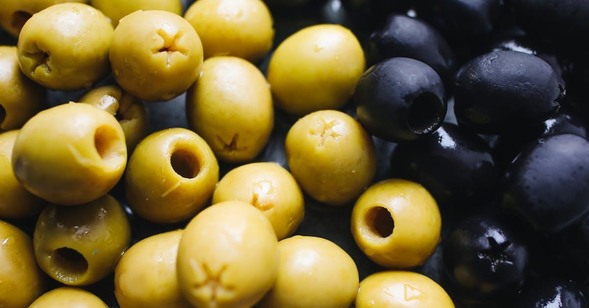 découvrez l'univers fascinant de l'olive : ses variétés, ses bienfaits pour la santé, ses utilisations culinaires et son rôle essentiel dans la gastronomie méditerranéenne. plongez dans l'histoire et les traditions entourant ce fruit emblématique.