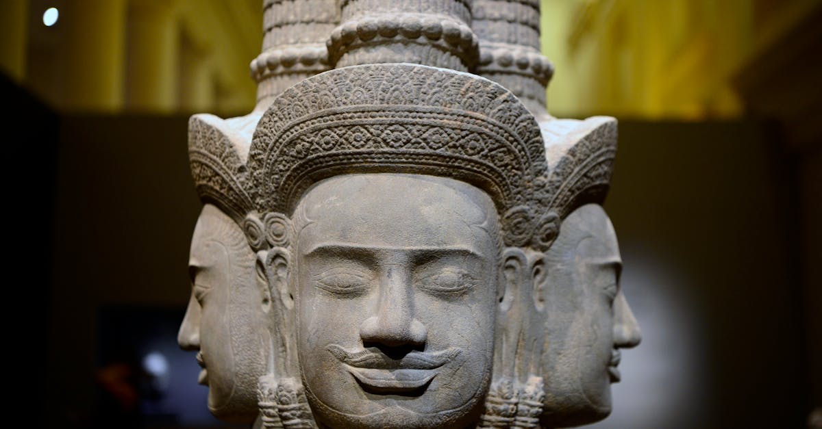 découvrez brahma, une divinité emblématique de l'hindouisme, symbole de la création et du savoir. explorez son rôle dans la mythologie, ses représentations et son influence sur la spiritualité indienne.