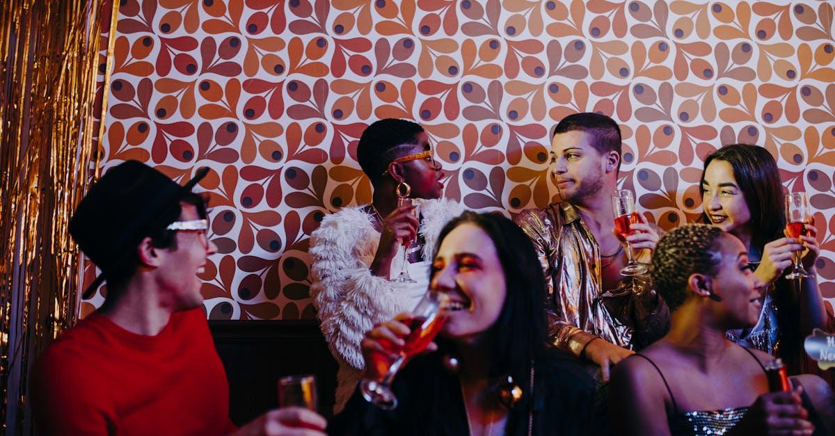 découvrez des recettes de cocktails de noël irrésistibles pour sublimer vos fêtes. des mélanges festifs et savoureux qui émerveilleront vos invités avec une touche d'originalité et de magie.