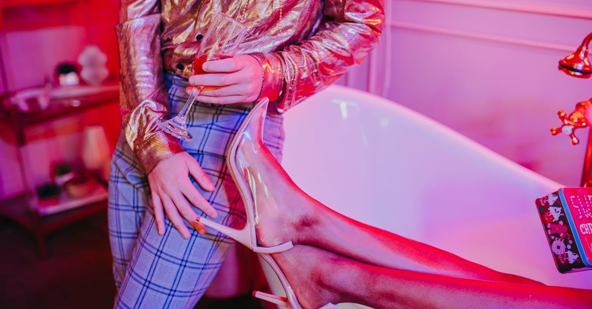 découvrez des recettes de cocktails de noël délicieux et festifs pour émerveiller vos convives lors des célébrations. des mélanges créatifs de saveurs, idéaux pour égayer vos soirées hivernales!