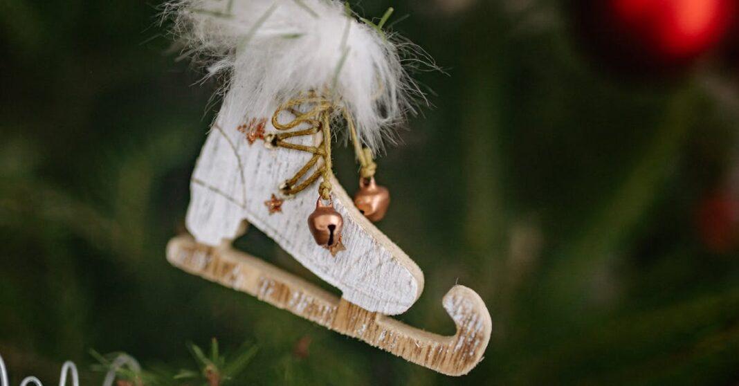 découvrez nos magnifiques décorations pour sapin de noël qui apporteront une touche magique à vos festivités. explorez une variété de styles, couleurs et ornements pour créer l'arbre parfait et illuminer vos célébrations de noël.