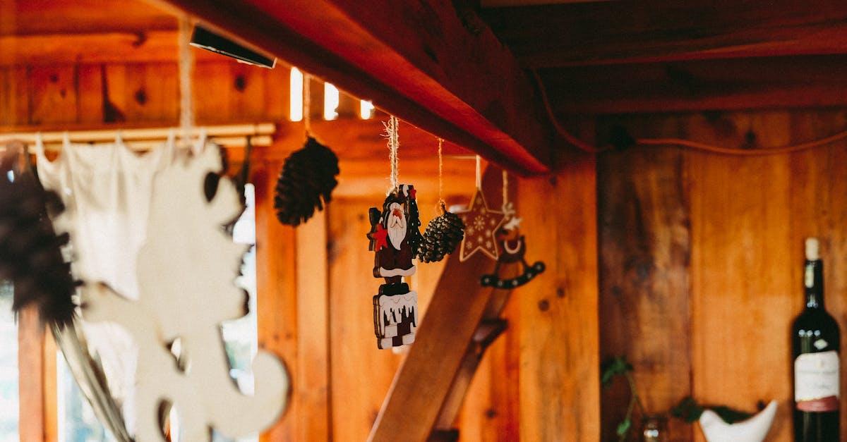 découvrez notre sélection d'ornements et décorations pour sapin de noël, alliant tradition et modernité. embellissez votre arbre avec des décorations uniques et créatives pour un noël féerique.