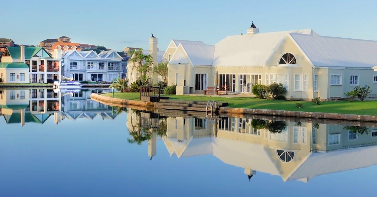 découvrez les dernières tendances en matière de façades : styles, matériaux et techniques pour sublimer l'apparence de votre bâtiment tout en assurant durabilité et performance. inspirez-vous des projets innovants et apprenez comment choisir la façade idéale pour votre habitation.