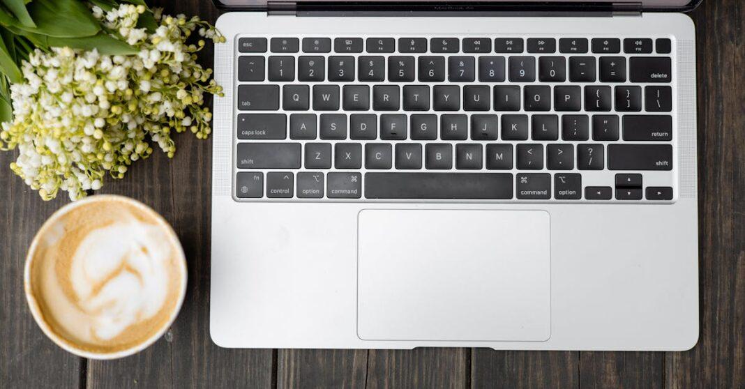 découvrez la beauté et la signification du muguet, cette fleur délicate au parfum envoûtant, symbole de renouveau et d'amour. plongez dans les traditions et l'histoire qui entourent cette plante célèbre, utilisée pour célébrer la fête du 1er mai en france.