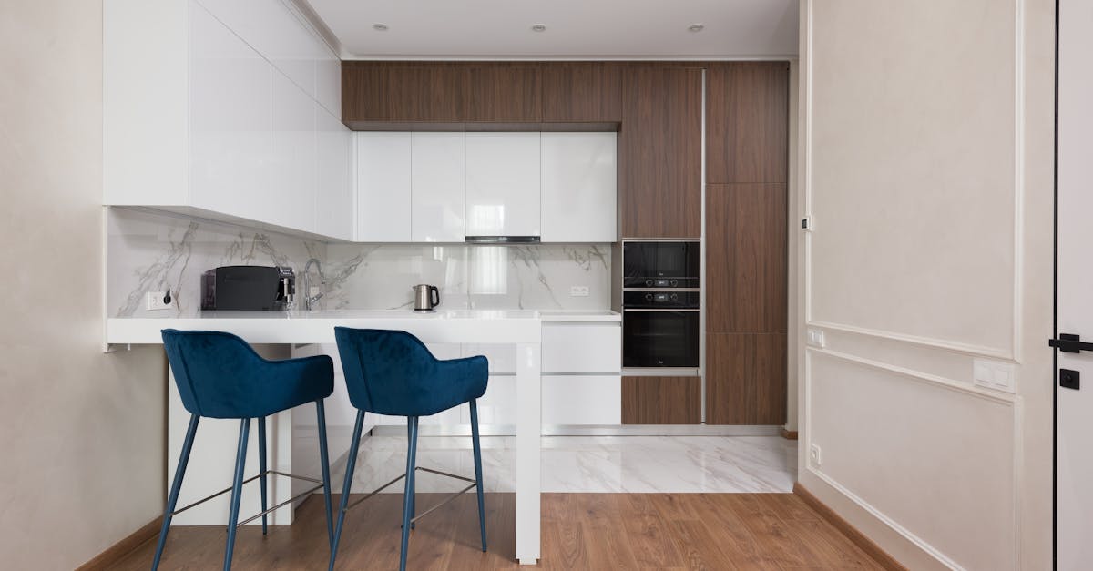 découvrez l'art des cuisines ouvertes, un espace cuisine moderne qui favorise convivialité et design. apprenez comment intégrer une cuisine ouverte à votre intérieur, optimiser l'espace et créer une atmosphère chaleureuse pour vos repas en famille et entre amis.