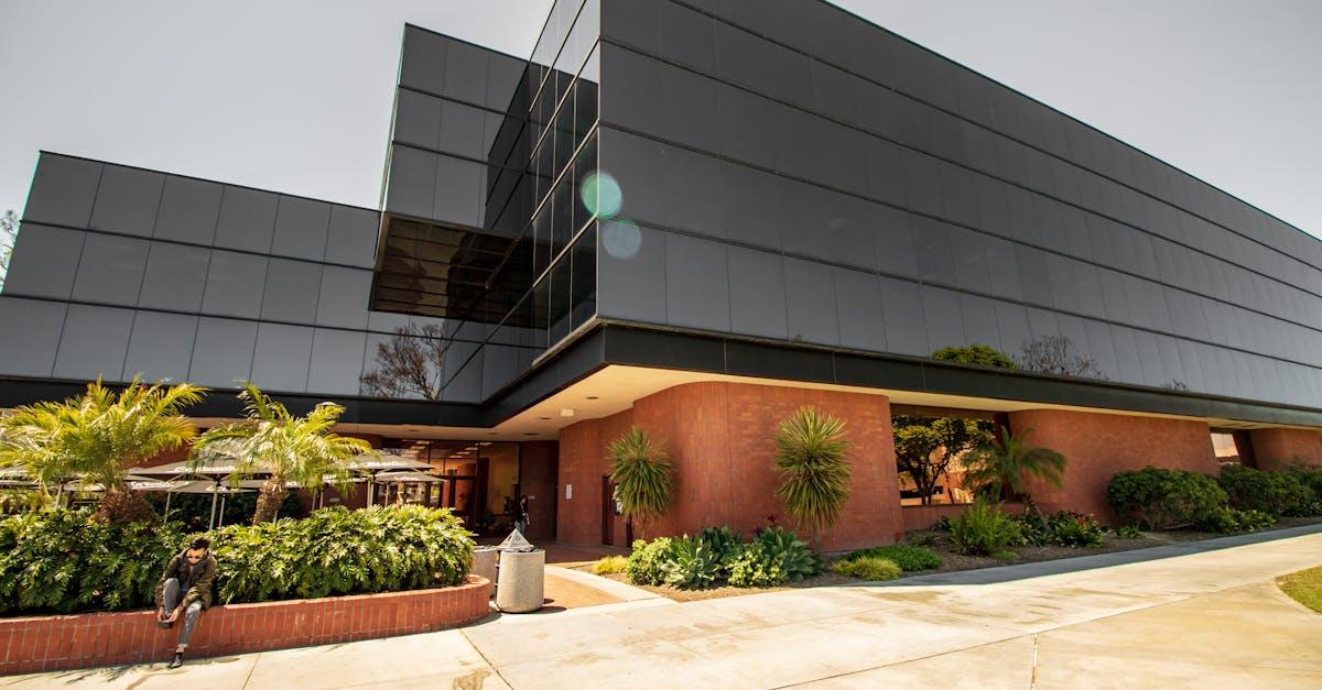 découvrez notre sélection de jardinières et de pots de fleurs pour embellir votre espace extérieur. idéals pour planter vos fleurs et plantes préférées, nos planters allient esthétisme et fonctionnalité. transformez votre jardin en un véritable havre de paix !