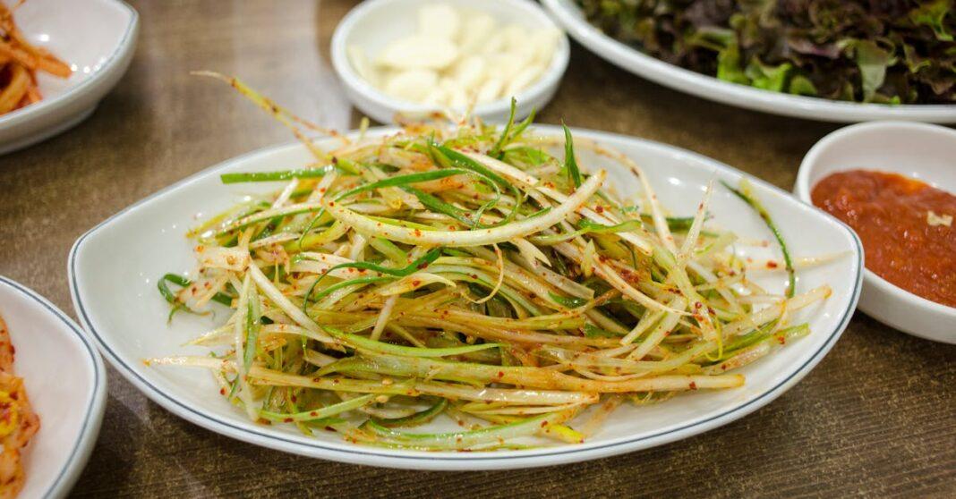 découvrez tout sur le scallion, un oignon vert savoureux qui ajoute une touche de fraîcheur à vos plats. apprenez ses bienfaits, comment l'utiliser en cuisine et des astuces pour le cultiver chez vous.