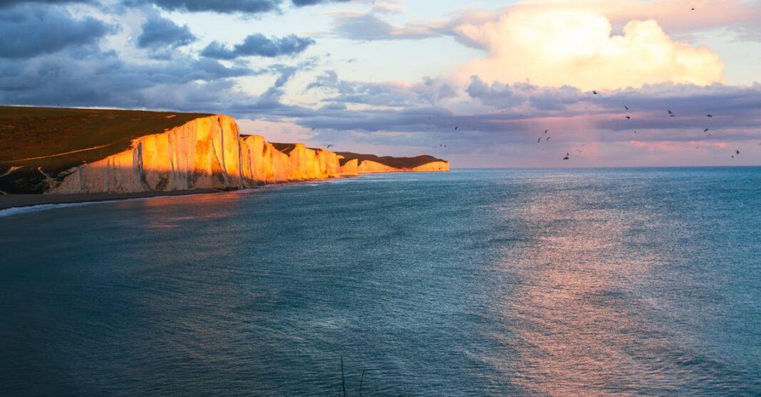découvrez le sussex, une région pittoresque de l'angleterre, connue pour ses charmants villages, ses magnifiques côtes et son riche patrimoine culturel. explorez ses paysages variés, ses attractions historiques et sa gastronomie locale.