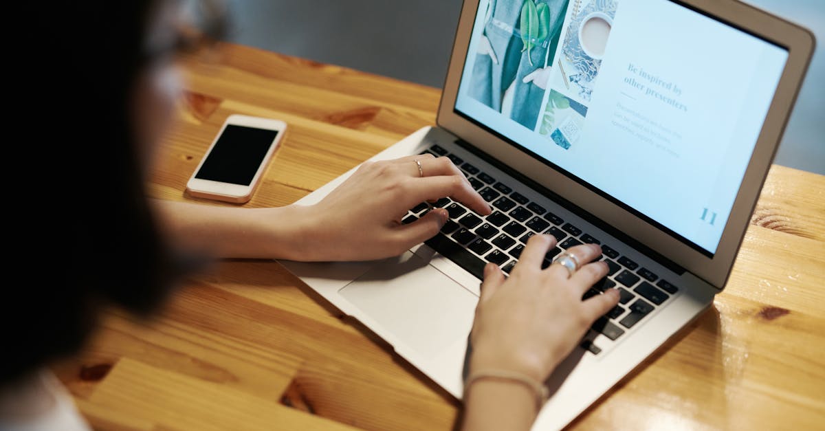 découvrez notre écran de confidentialité en bois, alliant élégance et fonctionnalité. idéal pour protéger votre espace extérieur tout en ajoutant une touche naturelle à votre jardin ou terrasse.