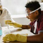 Le bicarbonate de soude, un désherbant naturel incontournable ? découvrez les multiples utilisations du bicarbonate de soude : astuces ménagères, beauté, santé et recettes maison. apprenez à profiter de ce produit économique et écologique au quotidien.