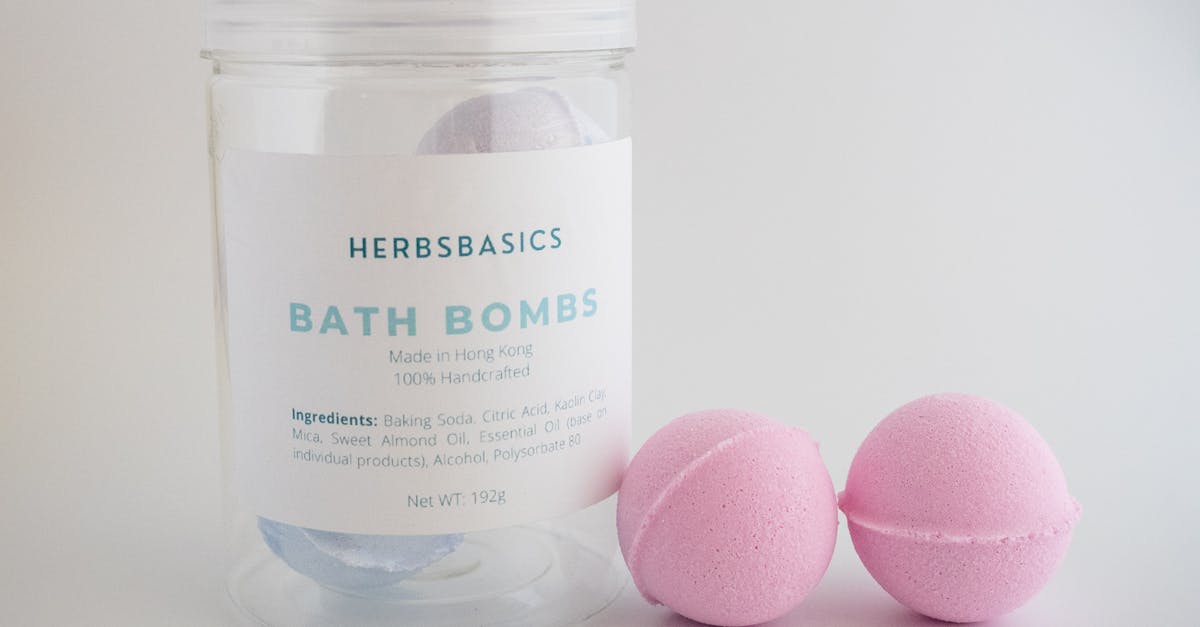 découvrez les multiples utilisations du bicarbonate de soude : un ingrédient naturel efficace pour la cuisine, le nettoyage, l'hygiène et bien plus encore. astuces pratiques et conseils d'utilisation.