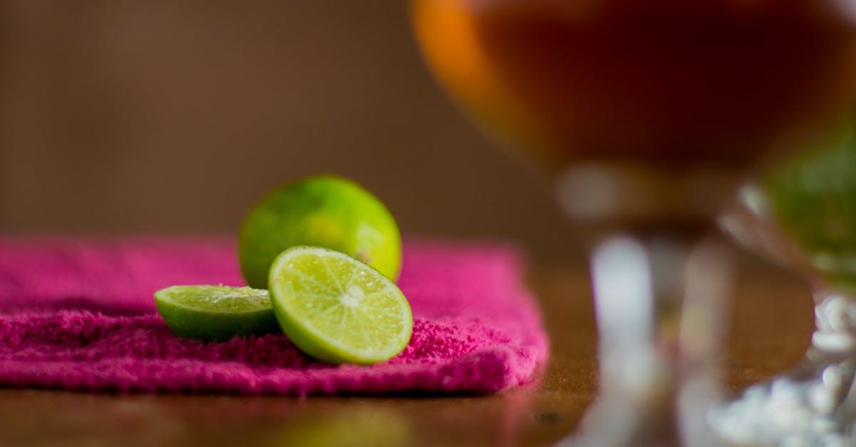 découvrez le calamondin, un agrume miniature au goût acidulé, idéal pour la décoration et la cuisine. apprenez comment cultiver, entretenir et utiliser ce petit fruit exotique chez vous.