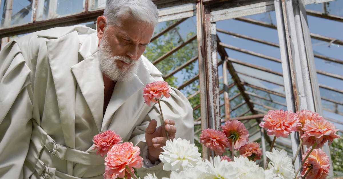découvrez l'univers coloré des dahlias, ces fleurs majestueuses qui embellissent vos jardins et bouquets. apprenez à les cultiver et à les entretenir pour profiter de leur beauté tout au long de l'été.
