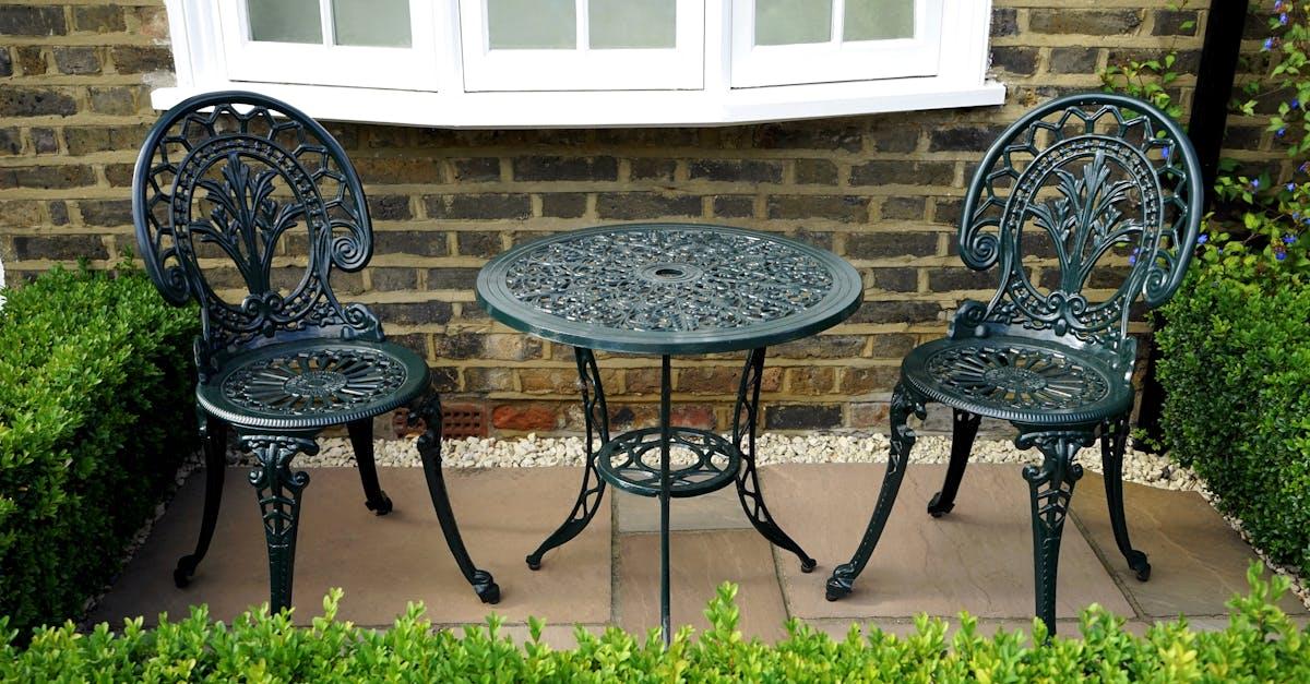 découvrez tout ce qu'il faut savoir sur le hedge : définition, fonctionnement, avantages et conseils pour maîtriser les stratégies de couverture dans la finance et l'investissement.