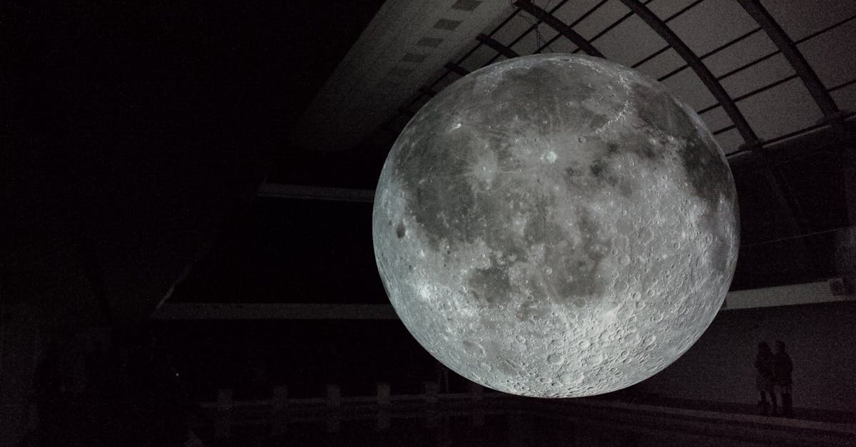 découvrez les phases de la lune : nouvelle, premier quartier, pleine et dernier quartier. signification, calendrier lunaire, observation et conseils pratiques.