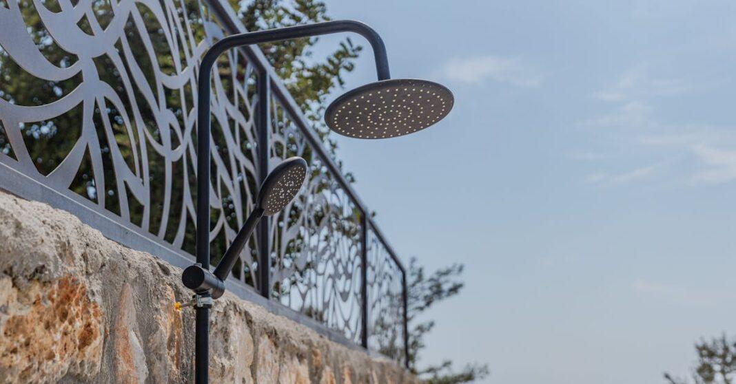 découvrez des idées inspirantes et modernes de design pour une douche extérieure. conseils, matériaux et astuces pour créer un espace fonctionnel, esthétique et adapté à votre jardin ou terrasse.