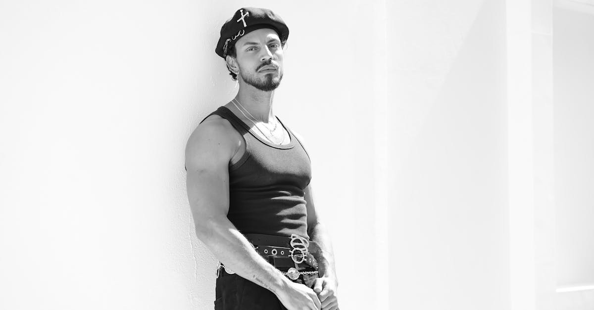 découvrez des idées et inspirations pour concevoir une douche extérieure moderne et fonctionnelle. explorez nos conseils de design pour aménager un espace unique et relaxant en plein air.