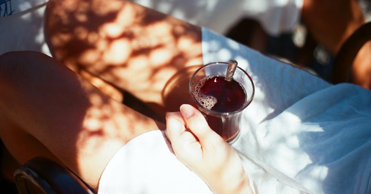 découvrez comment aménager un jardin d’ombre élégant grâce à des astuces de choix de plantes, d’entretien et de décoration pour profiter d’un espace verdoyant même à l’abri du soleil.