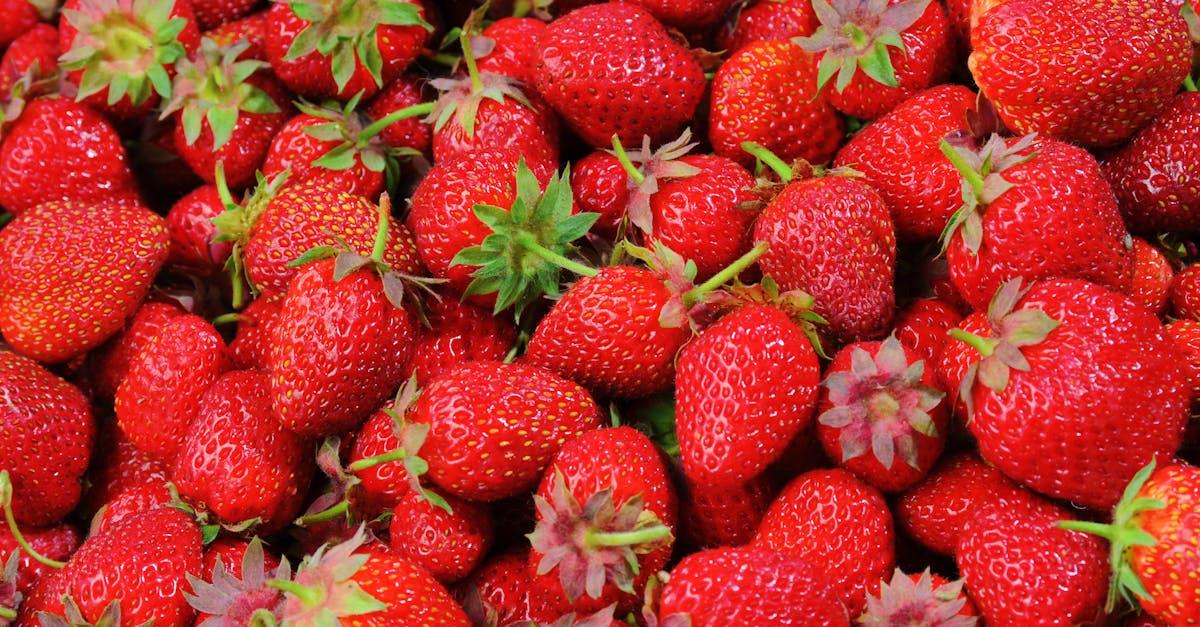 découvrez tout sur la fraise : bienfaits, variétés, conseils de culture et idées gourmandes pour savourer ce délicieux fruit rouge de saison.
