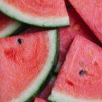 découvrez tous les bienfaits de la pastèque : un fruit rafraîchissant, gorgé d'eau et riche en vitamines, idéal pour l'été et pour vous hydrater en douceur.