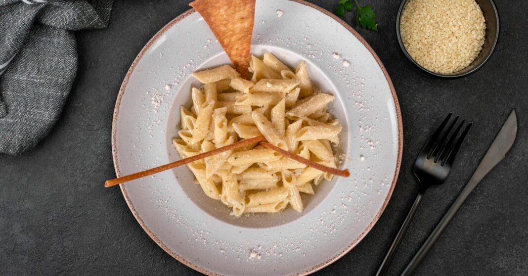 découvrez la tomate black cherry, une variété de tomate cerise à la peau sombre et brillante, au goût sucré et intense. idéale pour agrémenter salades, apéritifs ou recettes estivales.