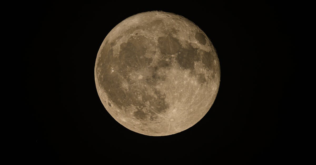 découvrez tout sur les phases lunaires : leur signification, le cycle complet de la lune et leur influence sur la terre. idéal pour curieux et passionnés d’astronomie !