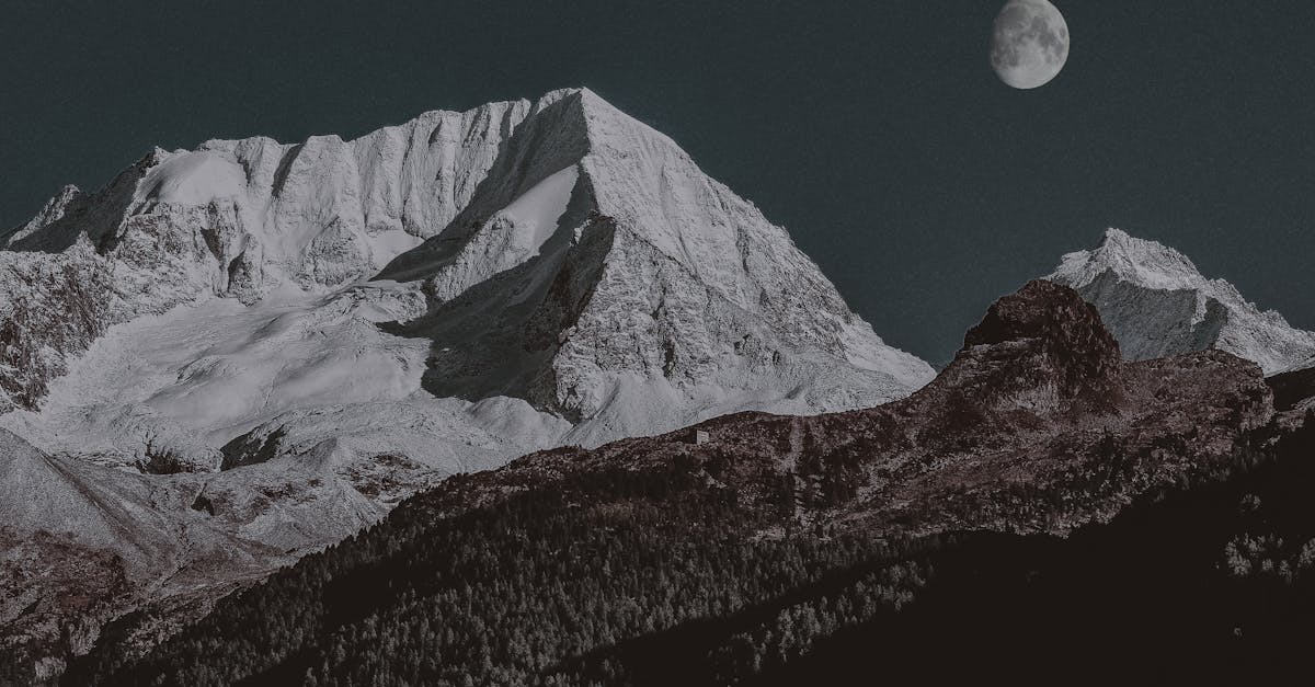 découvrez tout sur la lune, notre satellite naturel : ses mystères, son influence sur la terre, ses phases et les explorations spatiales fascinantes qui l’entourent.