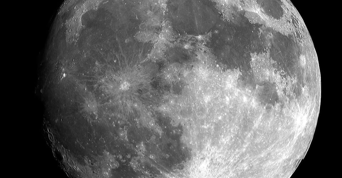 découvrez tout sur les phases de la lune : explications simples, calendrier lunaire, influence de chaque phase et conseils pour observer la lune facilement.