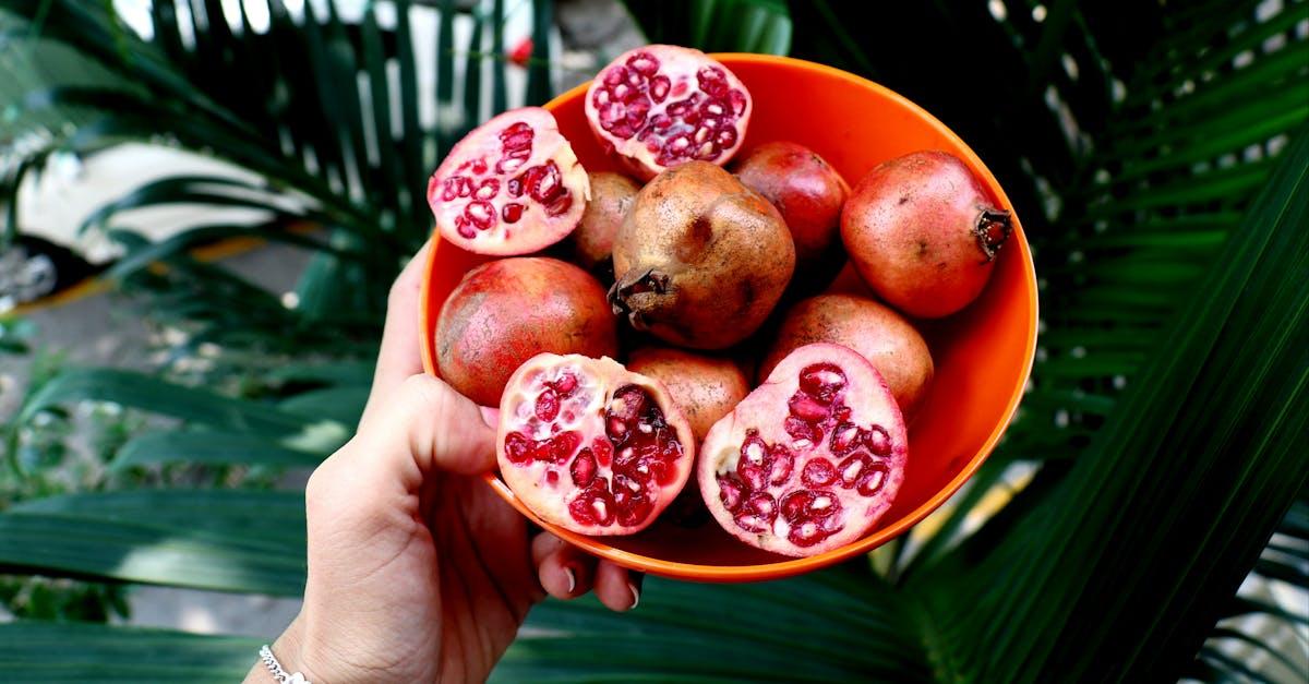 découvrez tous les bienfaits de la grenade : ce fruit exotique riche en antioxydants, vitamines et minéraux, idéal pour votre santé et à intégrer facilement dans vos recettes du quotidien.