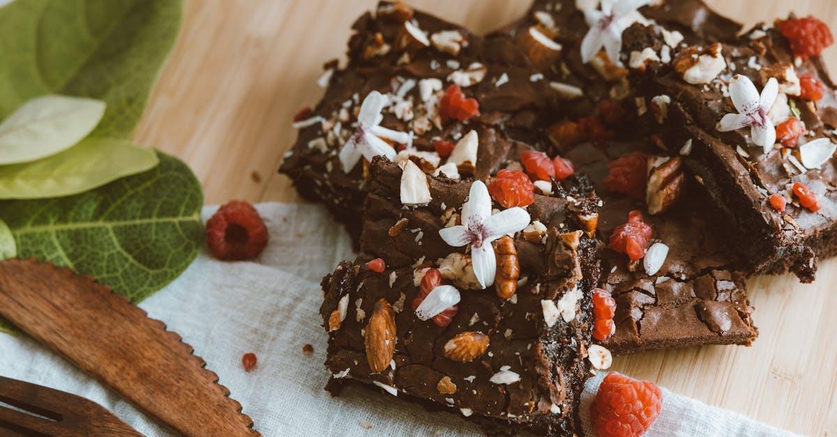 découvrez tous les conseils pour tailler vos framboisiers efficacement : période idéale, étapes essentielles et astuces pour favoriser la récolte de délicieux fruits. guide pratique pour réussir la taille de vos framboisiers !