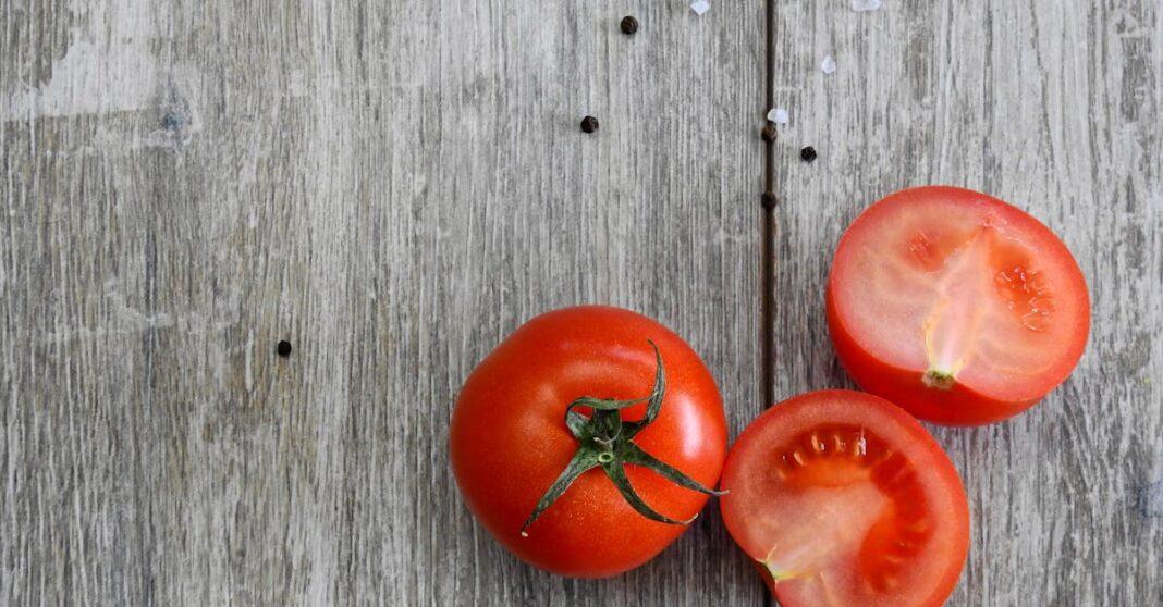 découvrez tout sur la tomate : bienfaits nutritionnels, astuces de culture, recettes savoureuses et conseils pour choisir et conserver vos tomates fraîches toute l'année.