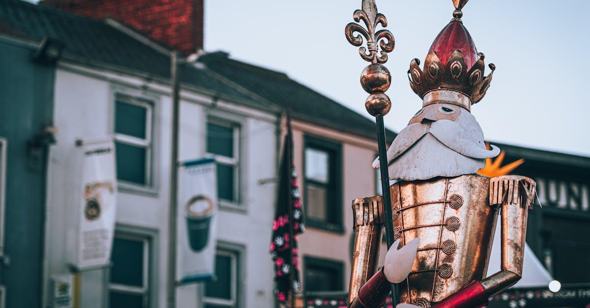 découvrez notre sélection de couronnes de noël élégantes et festives pour décorer votre maison et émerveiller vos invités pendant les fêtes. idées originales et tendances pour un noël magique !