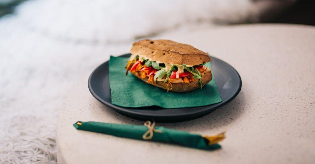 découvrez le chèvrefeuille comestible : ses bienfaits, ses utilisations en cuisine et ses conseils pour le cultiver et le consommer en toute sécurité.