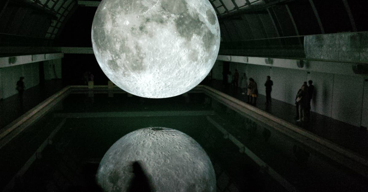 découvrez tout sur la lune : ses phases, son influence sur la terre, les missions spatiales et les mystères de cet astre fascinant. explorez nos articles pour percer les secrets de la lune !