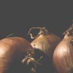 Cultiver des oignons en harmonie avec les phases lunaires découvrez tout sur les oignons : leurs bienfaits pour la santé, différentes variétés, astuces pour les conserver, ainsi que des idées de recettes savoureuses à essayer chez vous.