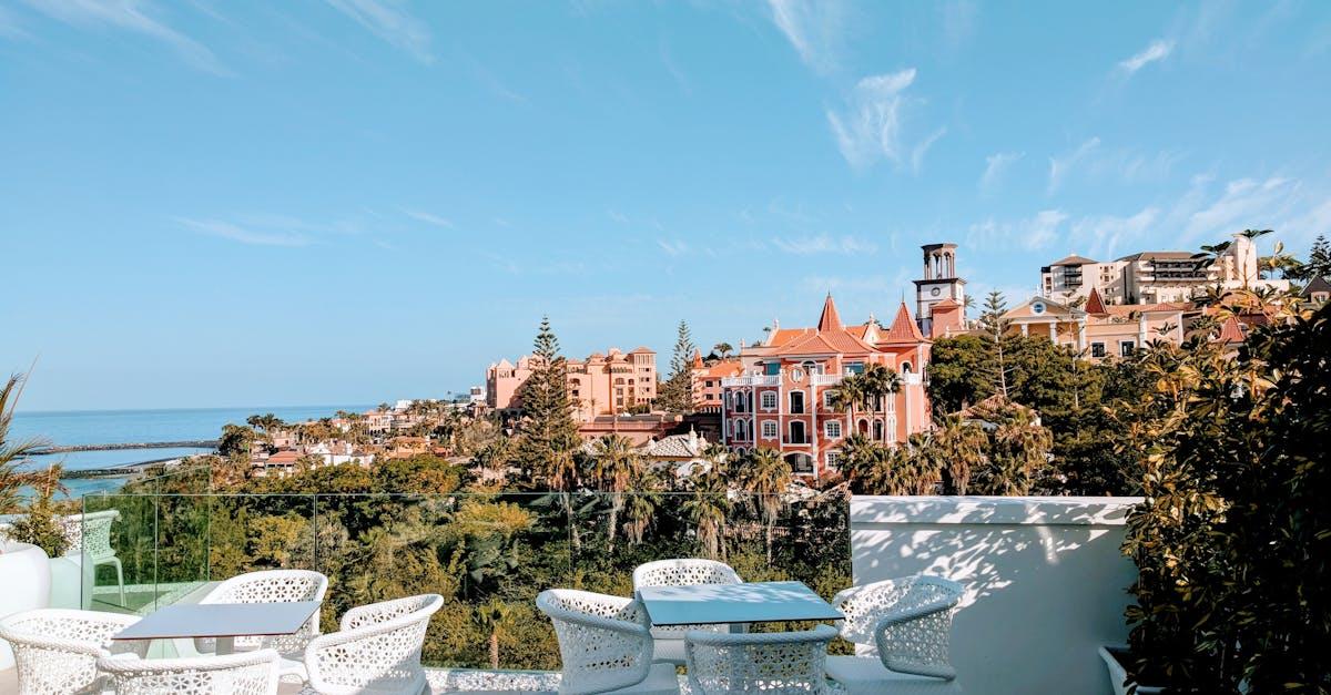 découvrez comment transformer votre espace extérieur en une terrasse tropicale, idéale pour des moments de détente et d’évasion, grâce à des conseils déco, des plantes exotiques et des idées d’aménagement inspirantes.